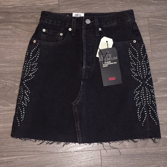 Levi's Dresses & Skirts - NWT Levi’s Deconstructed Denim Skirt Size XS